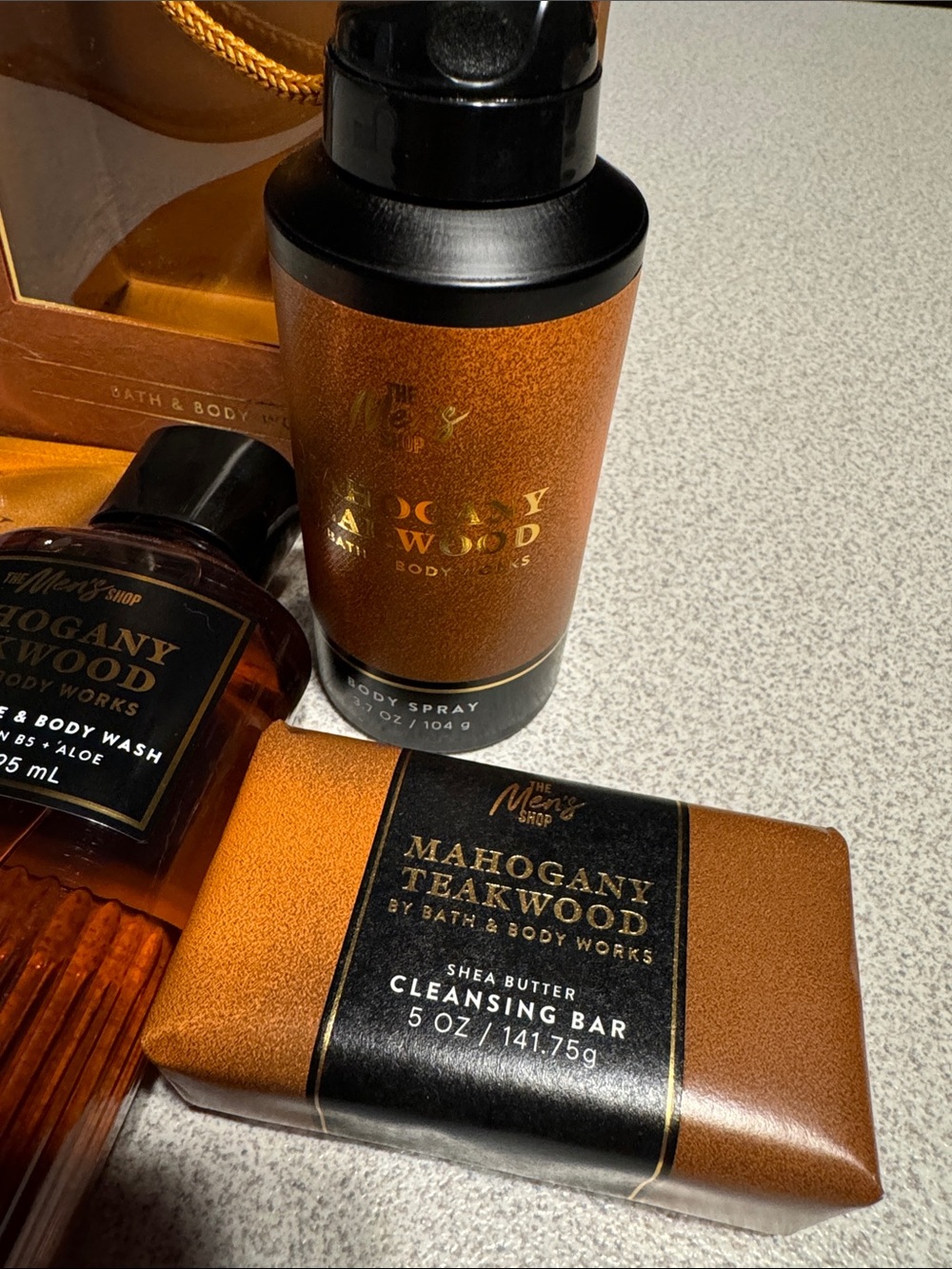 Mahogany Teakwood Bath & Body Works gift set plus gift bag - Picture 3 of 4